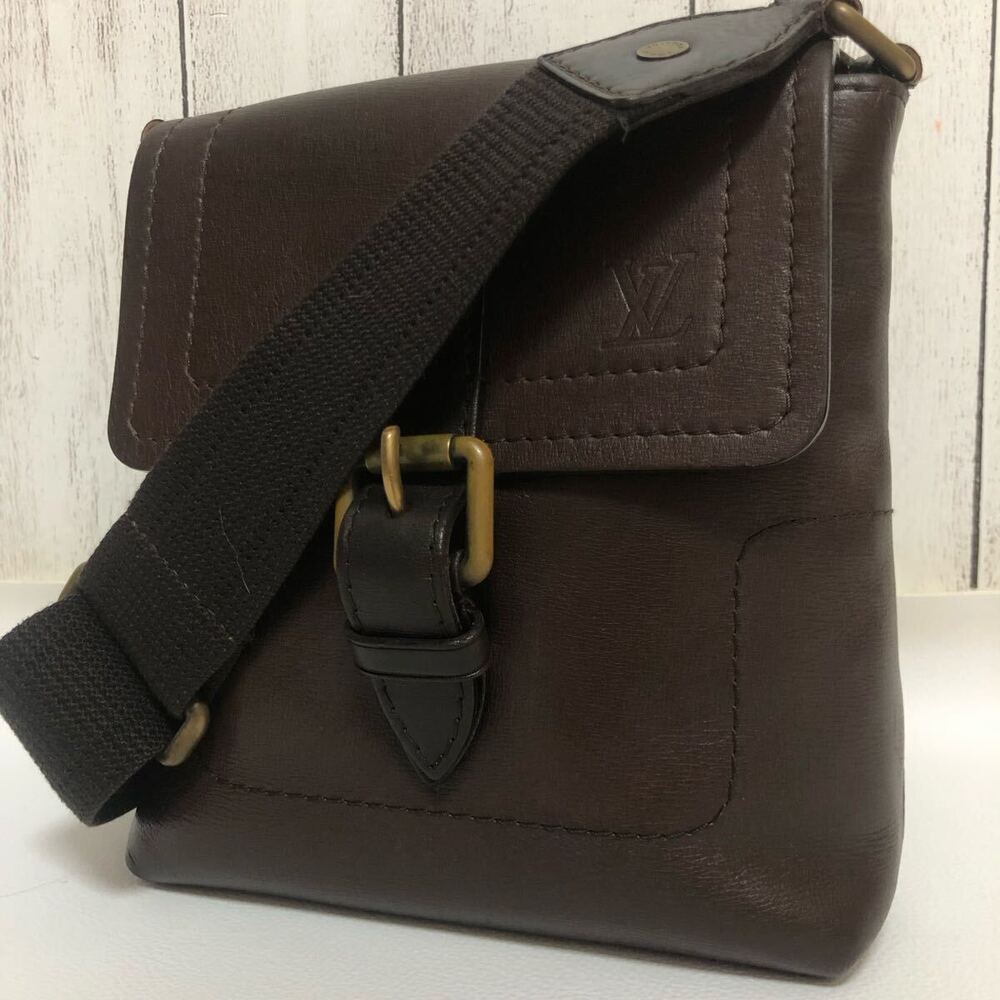 Louis Vuitton Shoulder bag sacoche business crossbody leather brown Utah Yuma